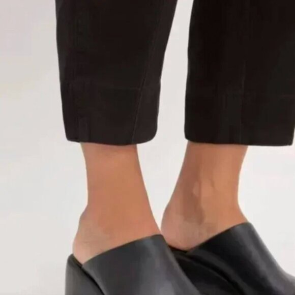 NEW Everlane The Utility Pant in Buttersoft Womens 4 Black Tencel Barrel Leg - Picture 4 of 12